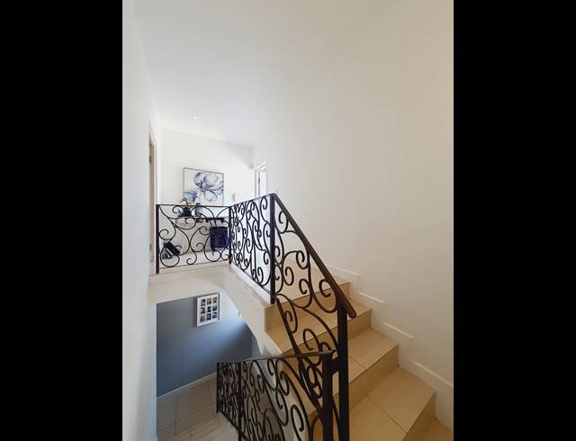 3 BEDROOM APARTMENT FOR SALE IN OAKLANDS